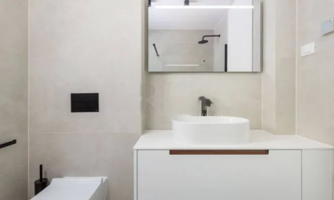 Недвижимость Трехкомнатная квартира в центре: 11