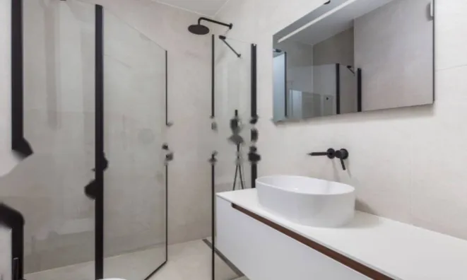 Недвижимость Трехкомнатная квартира в центре: 13