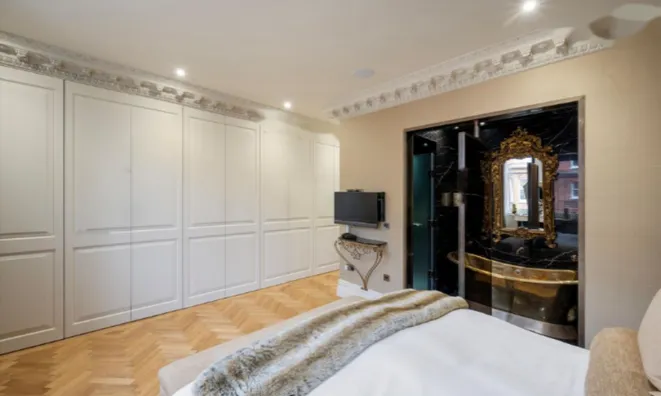 Недвижимость Empire House, North Terrace: 2