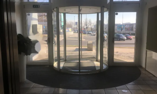 Недвижимость Офисное помещение Большой деловой комплекс Новый Любляна Бежиград: 3