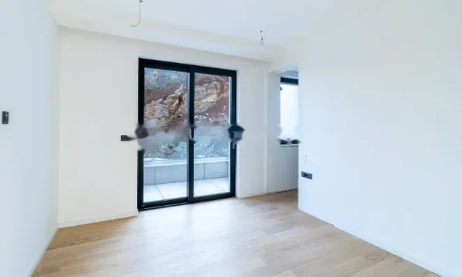 Недвижимость Трехкомнатная квартира Центр: 5