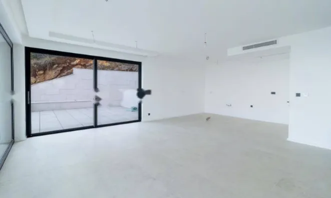 Недвижимость Трехкомнатная квартира Центр: 12