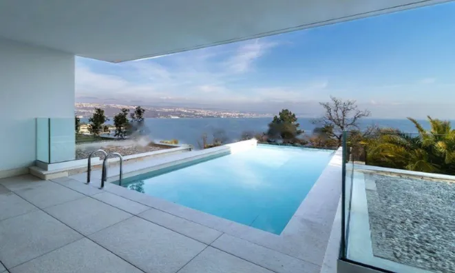 Недвижимость Трехкомнатная квартира Центр: 13