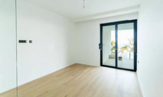 Недвижимость Трехкомнатная квартира Центр: 16