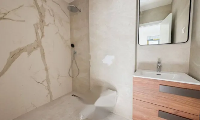 Недвижимость Трехкомнатная квартира в центре: 19