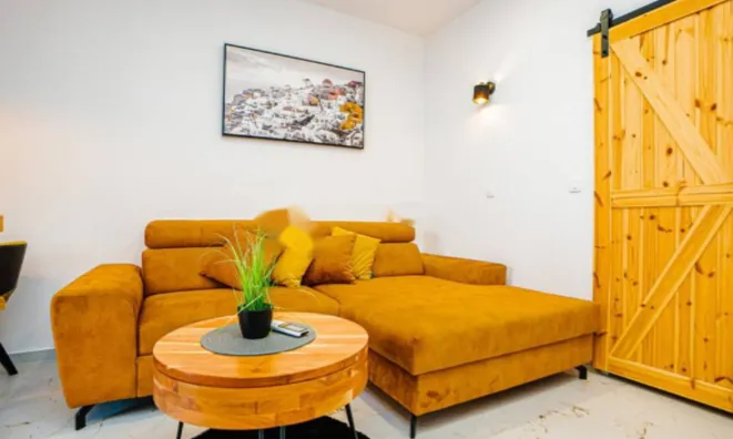 Недвижимость Двухкомнатная квартира в центре: 2