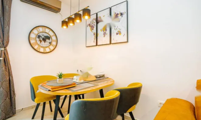 Недвижимость Двухкомнатная квартира в центре: 4