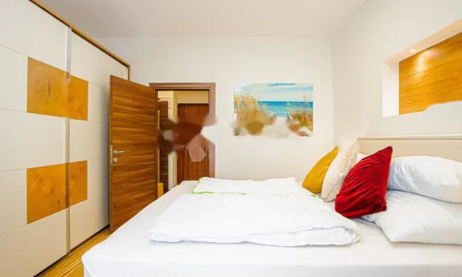 Недвижимость Двухкомнатная квартира в центре: 8