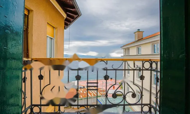 Недвижимость Двухкомнатная квартира в центре: 11