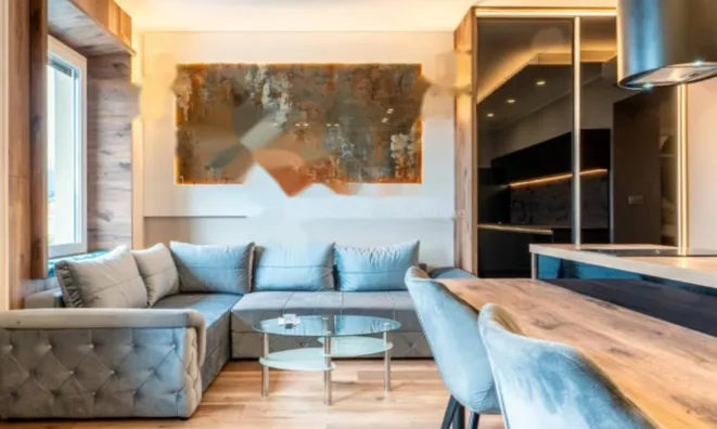 Недвижимость Четырехкомнатная квартира, Опатия: 1