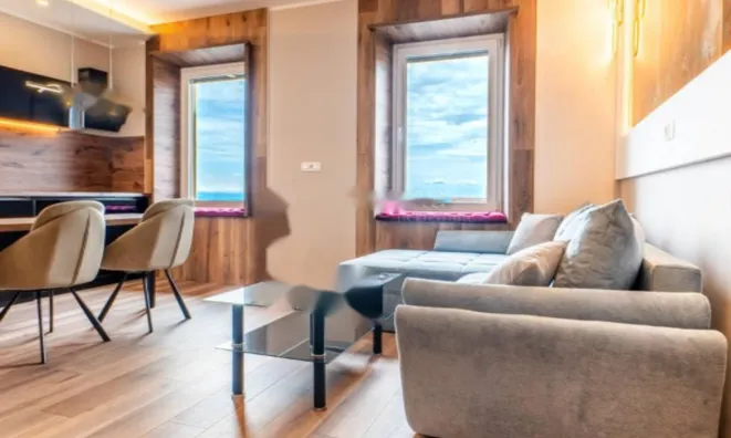 Недвижимость Четырехкомнатная квартира, Опатия: 21