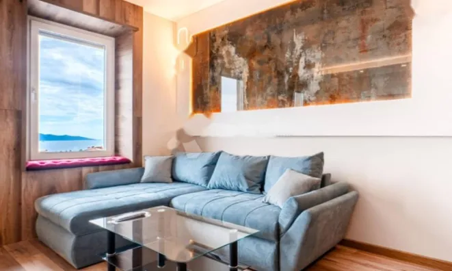 Недвижимость Четырехкомнатная квартира, Опатия: 22