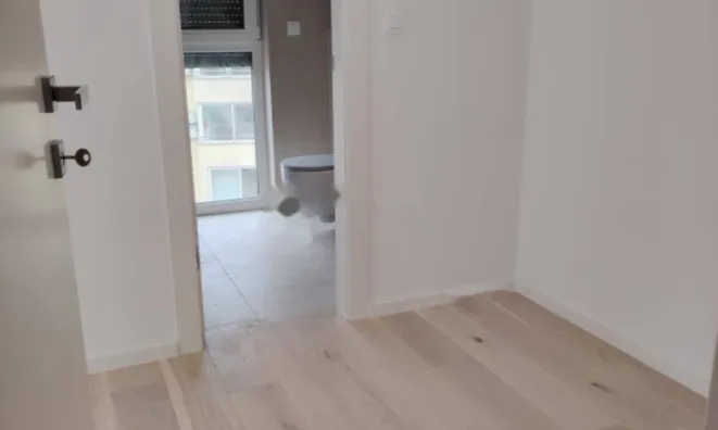 Недвижимость Четырехкомнатная квартира: 12