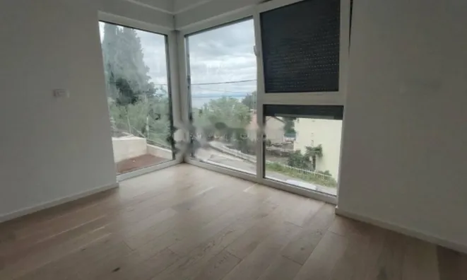 Недвижимость Четырехкомнатная квартира: 17