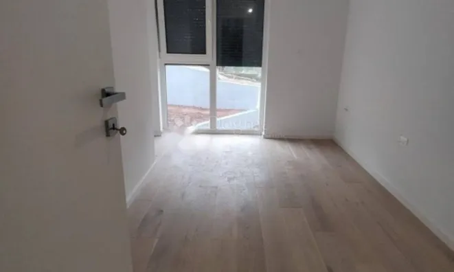 Недвижимость Четырехкомнатная квартира: 19