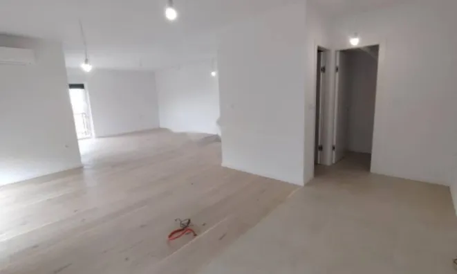 Недвижимость Четырехкомнатная квартира: 22