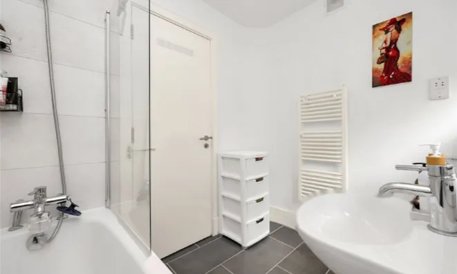 Недвижимость Henriques Street: 23