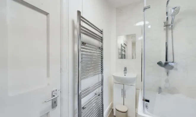 Недвижимость Coles Green Road: 1