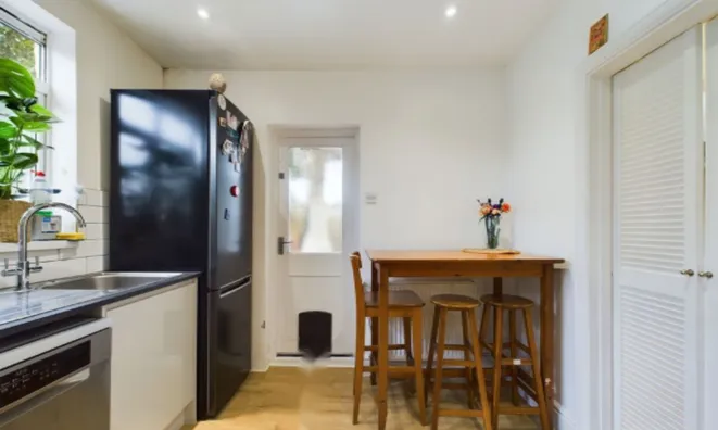 Недвижимость Coles Green Road: 6