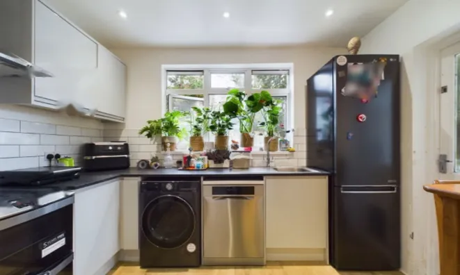 Недвижимость Coles Green Road: 9