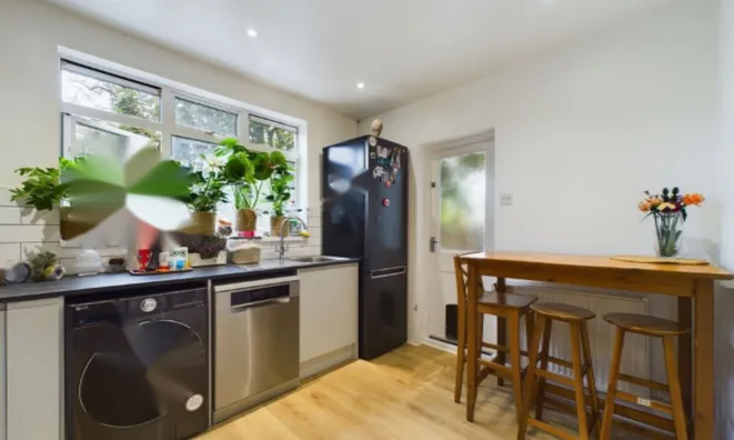 Недвижимость Coles Green Road: 26