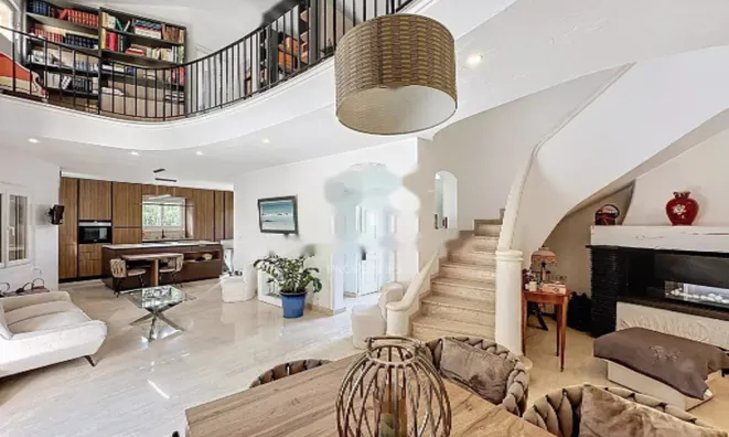 Недвижимость Villa Petit Juas: 2