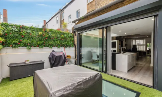 Недвижимость Uverdale Road: 8