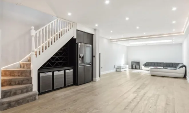 Недвижимость Uverdale Road: 13