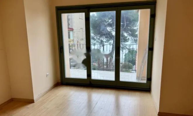 Недвижимость Трёхкомнатная квартира, Центр: 3