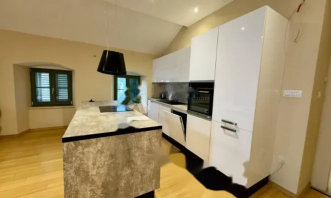 Недвижимость Трёхкомнатная квартира, Центр: 4