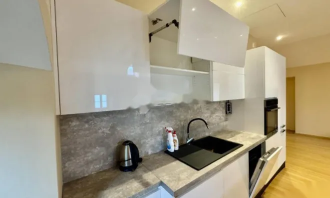 Недвижимость Трёхкомнатная квартира, Центр: 6