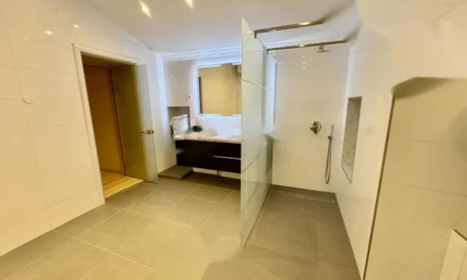 Недвижимость Трёхкомнатная квартира, Центр: 11