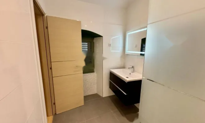 Недвижимость Трёхкомнатная квартира, Центр: 14