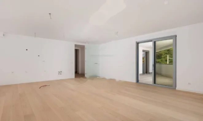 Недвижимость Трехкомнатная квартира в центре: 7