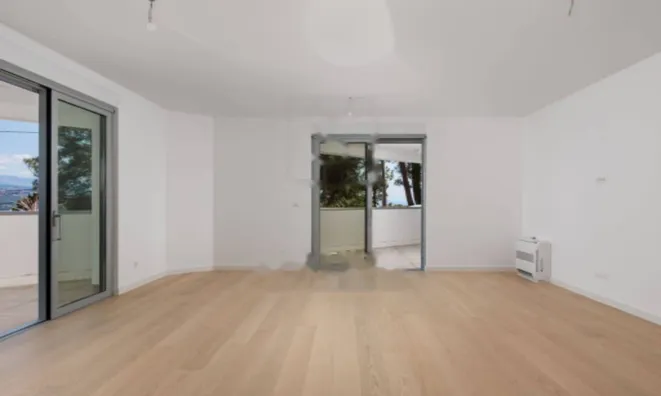 Недвижимость Трехкомнатная квартира в центре: 14