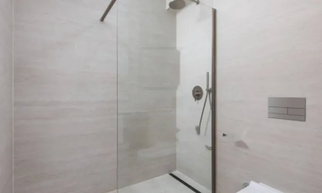 Недвижимость Трехкомнатная квартира в центре: 19