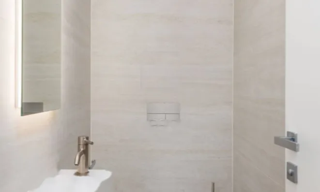 Недвижимость Трехкомнатная квартира в центре: 24