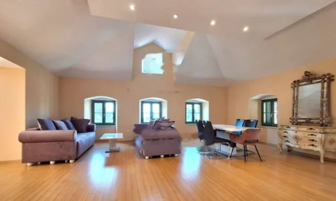 Недвижимость Четырехкомнатная квартира Опатия Центр: 1