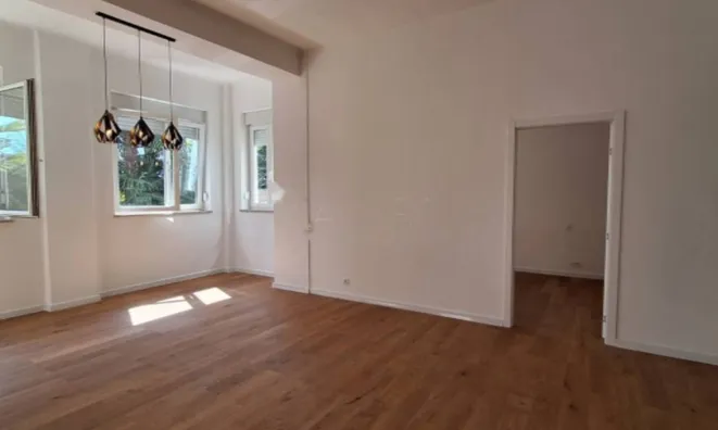 Недвижимость Трехкомнатная квартира в центре: 3