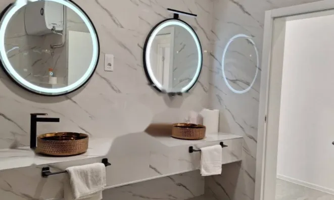 Недвижимость Трехкомнатная квартира в центре: 13