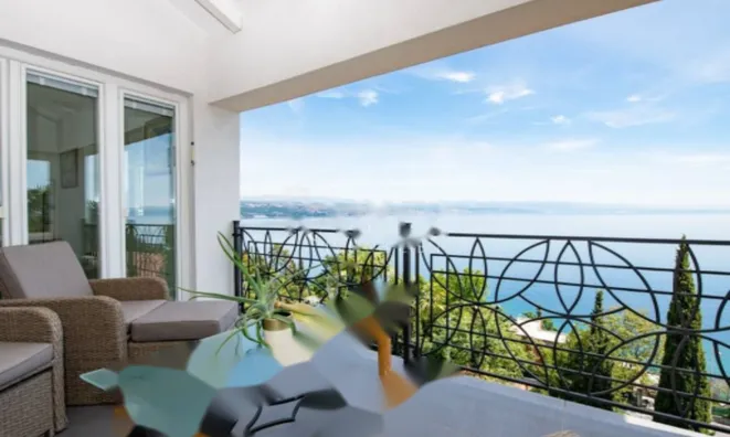 Недвижимость Четырехкомнатная квартира Центр: 3