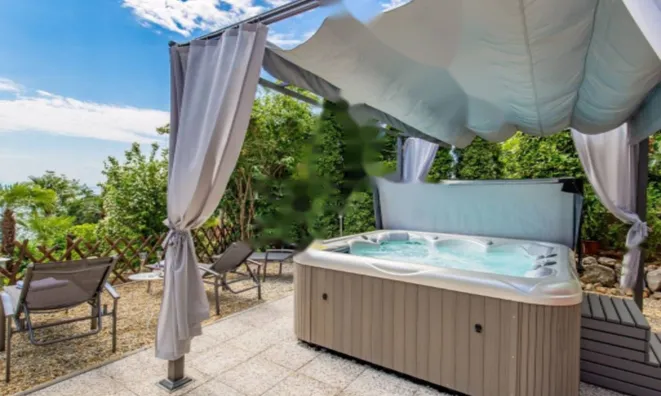 Недвижимость Четырехкомнатная квартира Центр: 5