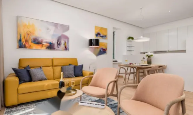 Недвижимость Трехкомнатная квартира в центре: 3