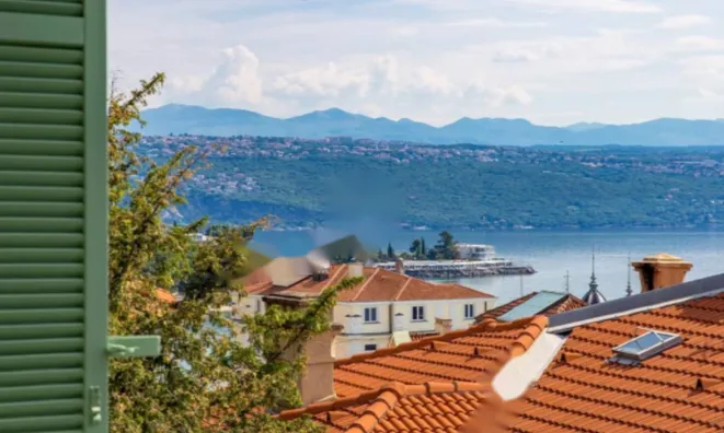 Недвижимость Трехкомнатная квартира в центре: 8