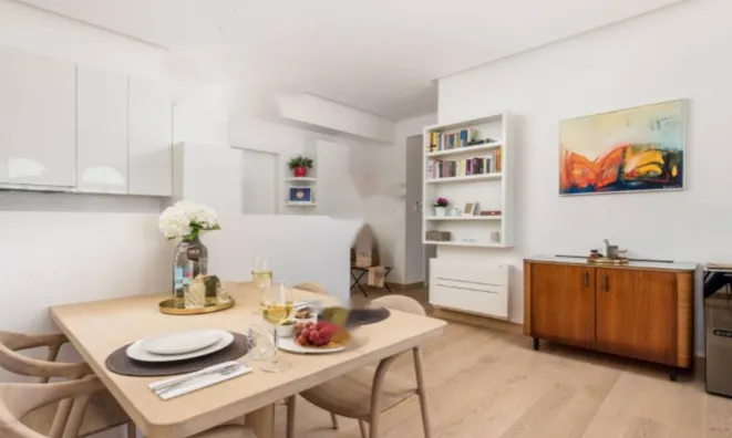 Недвижимость Трехкомнатная квартира в центре: 10