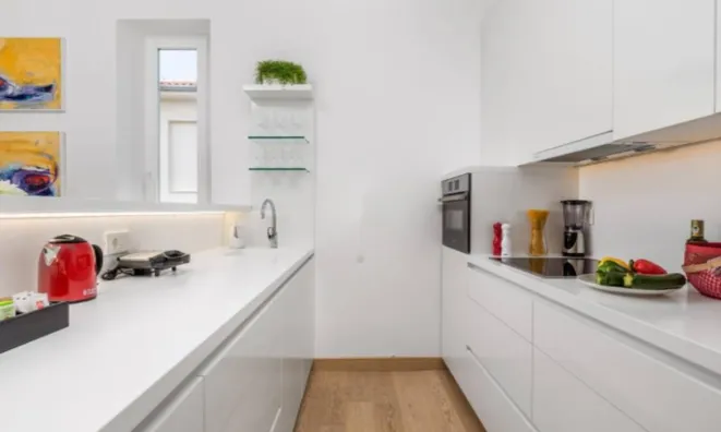 Недвижимость Трехкомнатная квартира в центре: 11