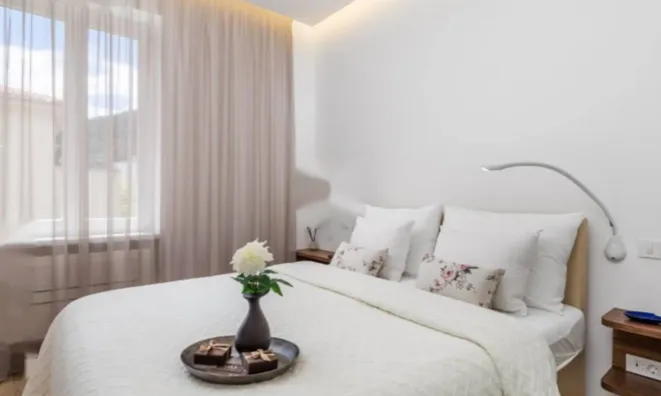 Недвижимость Трехкомнатная квартира в центре: 17