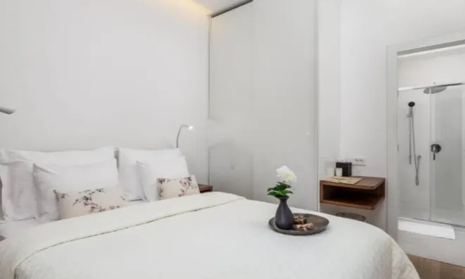 Недвижимость Трехкомнатная квартира в центре: 18