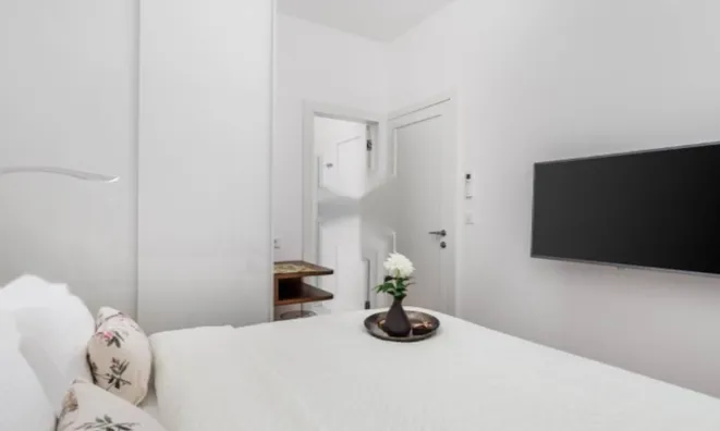 Недвижимость Трехкомнатная квартира в центре: 19