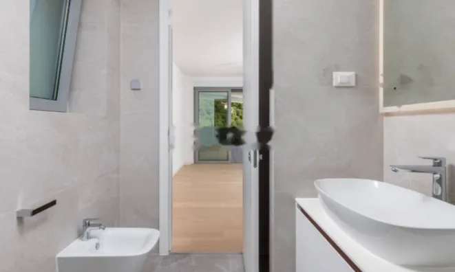 Недвижимость Трёхкомнатная квартира Центр: 25